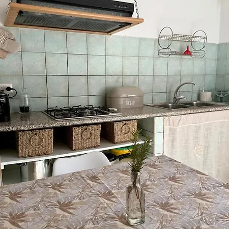 Casa Rosmarino アパート カルボーニア